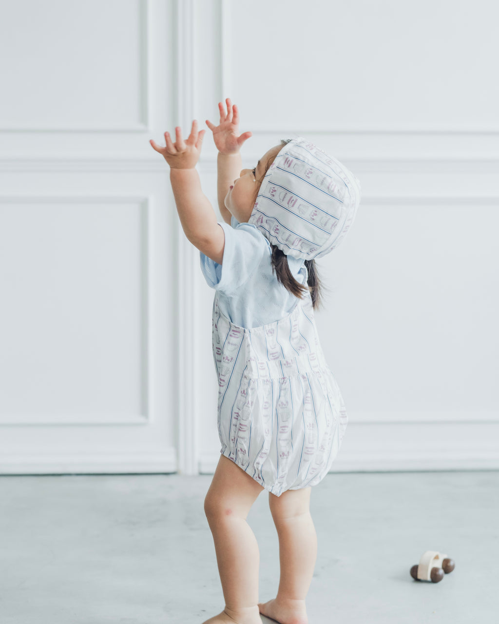 Bonnet  -tea cup-